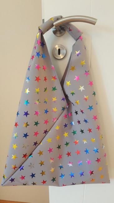 Einkaufstasche aus Softshell in Hellgrau mit Sternen