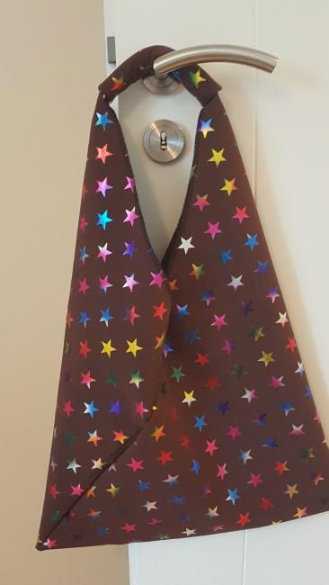 Einkaufstasche aus Softshell mit Sternen in Braun