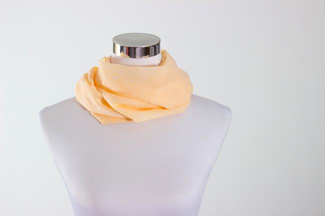 Einfarbiger Schal in Apricot
