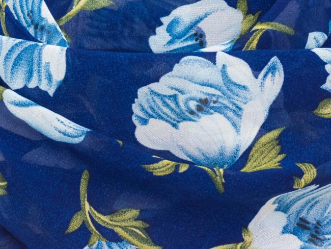 Schal in Dunkelblau mit blauen Blumen